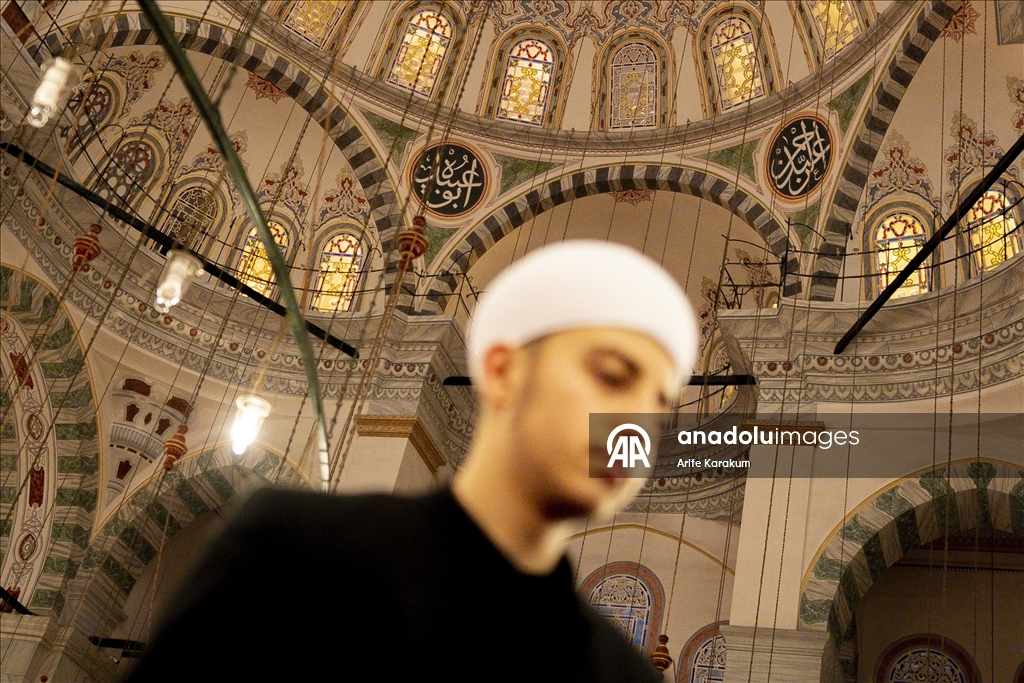 İSTANBUL'UN SELATİN CAMİLERİ - İstanbul'un ilk büyük selatin camisi "Fatih Camisi"