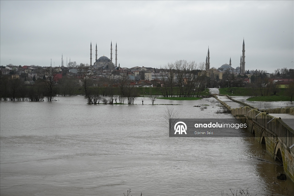 Edirne'de Tunca Nehri'nin debisi yükseldi, Meriç Nehri'nde taşkınlar oluştu