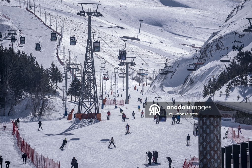 الشرق التركي.. مركز بالاندوكان يجمع متعة التزلج وبهجة رمضان