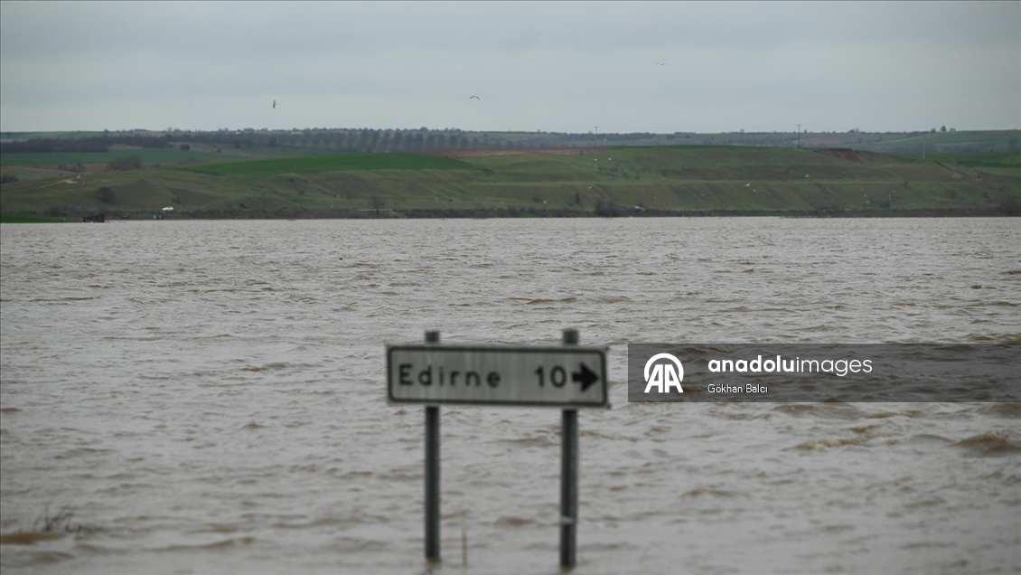 Edirne'de Tunca Nehri'nin debisi yükseldi, Meriç Nehri'nde taşkınlar oluştu
