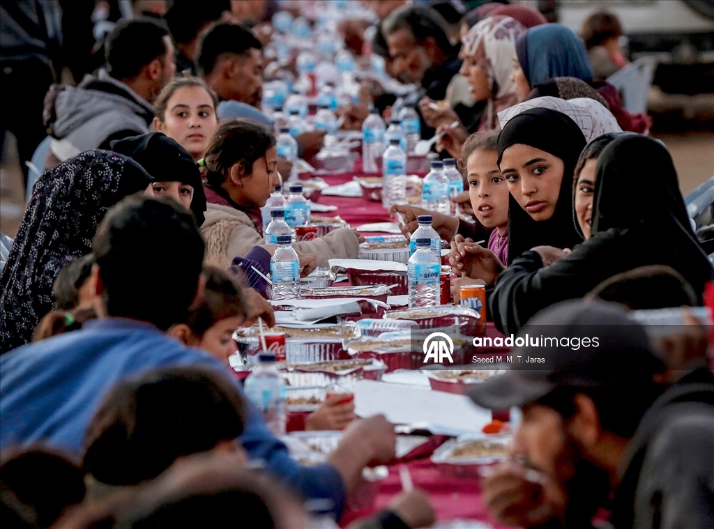 Gazze'de toplu iftar programı düzenlendi