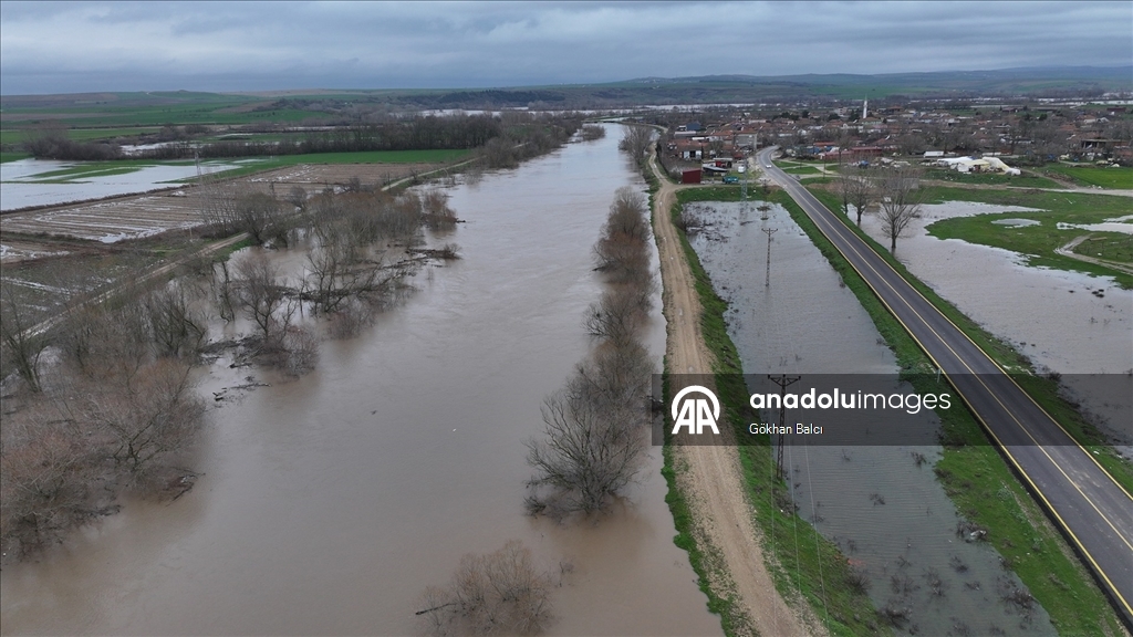 Edirne'de Tunca Nehri'nin debisi yükseldi, Meriç Nehri'nde taşkınlar oluştu