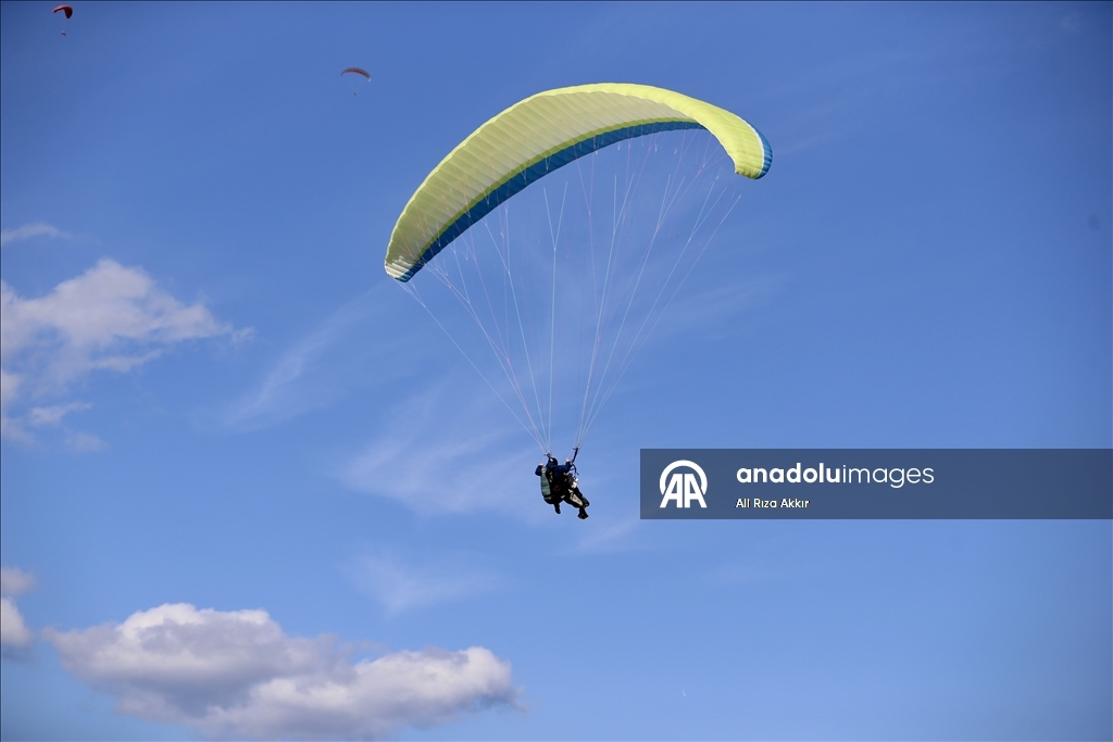 Fethiye'de bu yıl yamaç paraşütü uçuşlarında Çinli turistlerde artış bekleniyor