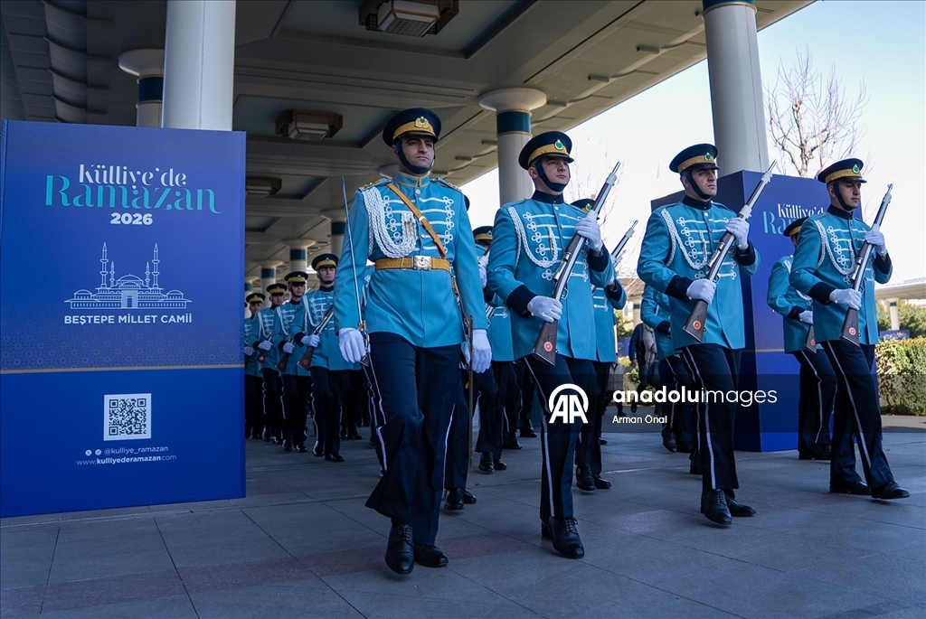 "Külliye'de Ramazan" etkinlikleri kapsamında Cumhurbaşkanlığı Muhafız Alayı Tüfekli Birlik Gösterisi düzenlendi