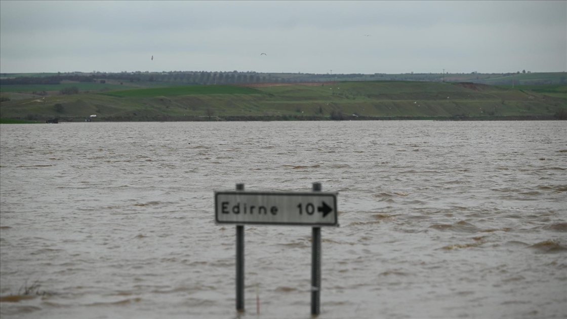 Edirne'de Tunca Nehri'nin debisi yükseldi, Meriç Nehri'nde taşkınlar oluştu