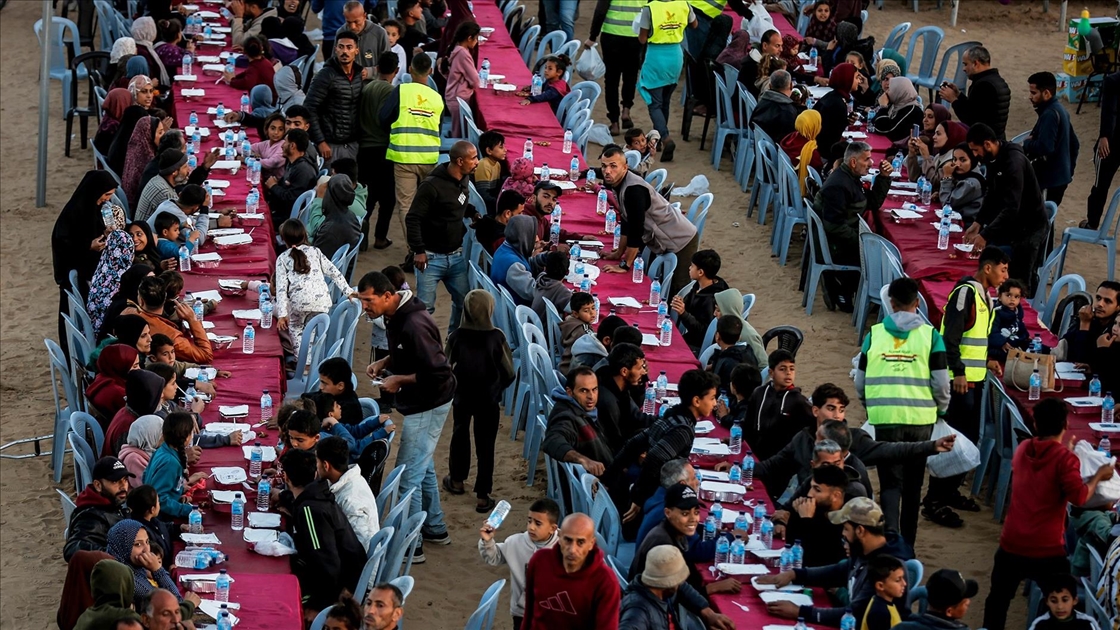 Gazze'de toplu iftar programı düzenlendi