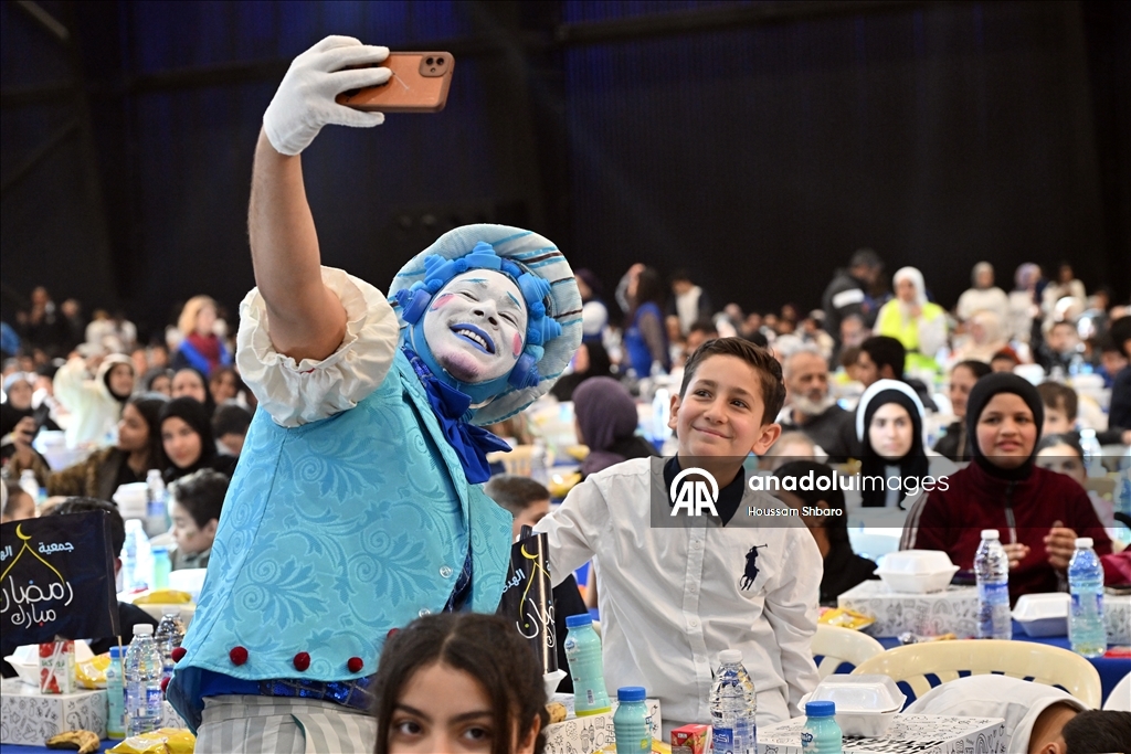 5700 صائم.. لبنان يقيم "أكبر مائدة إفطار رمضاني" بالعالم