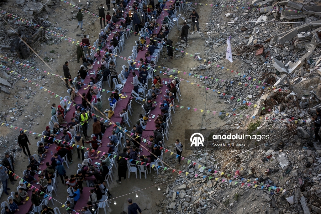 Gazze'de toplu iftar programı düzenlendi