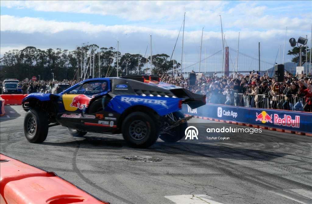 В Сан-Франциско прошло шоу Red Bull Showrun