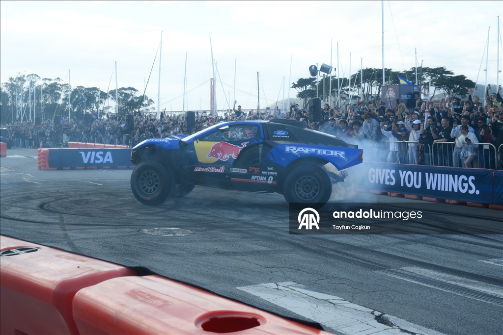 В Сан-Франциско прошло шоу Red Bull Showrun