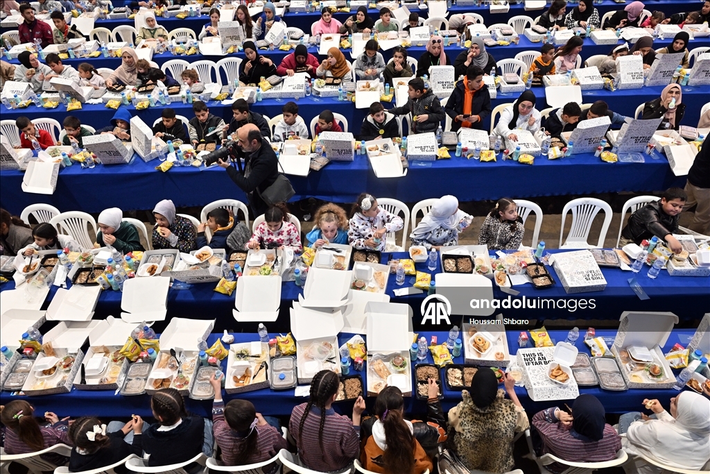 5700 صائم.. لبنان يقيم "أكبر مائدة إفطار رمضاني" بالعالم