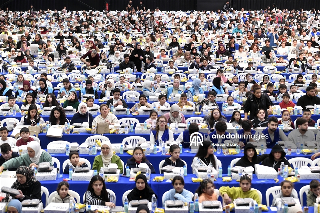 5700 صائم.. لبنان يقيم "أكبر مائدة إفطار رمضاني" بالعالم