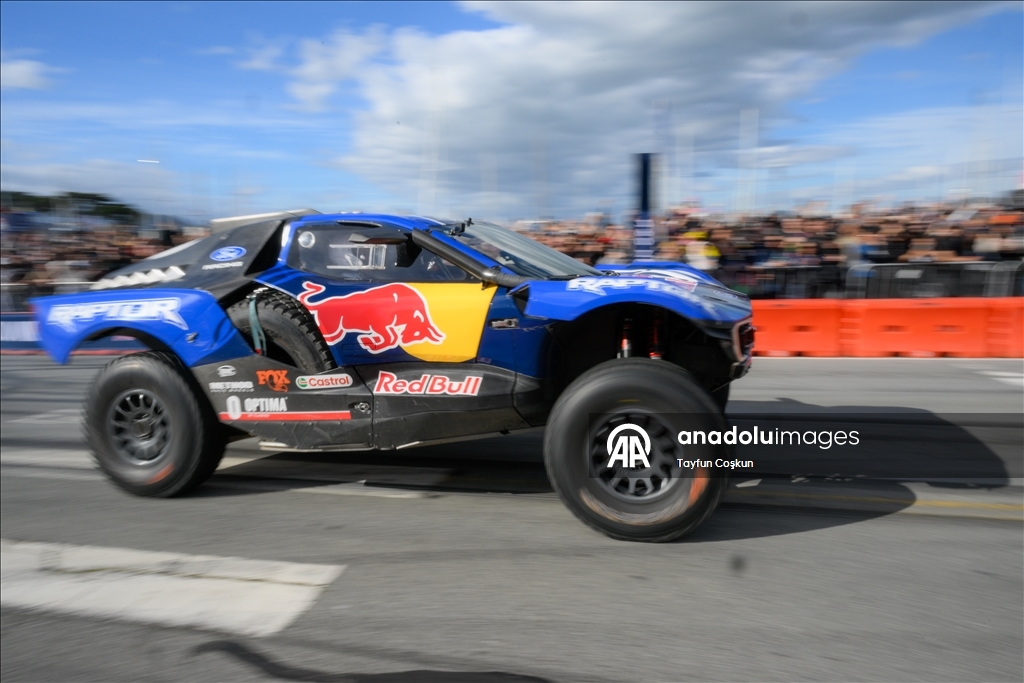 В Сан-Франциско прошло шоу Red Bull Showrun