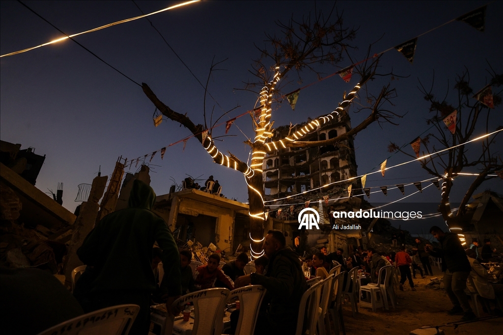 Gazze'de toplu iftar programı düzenlendi