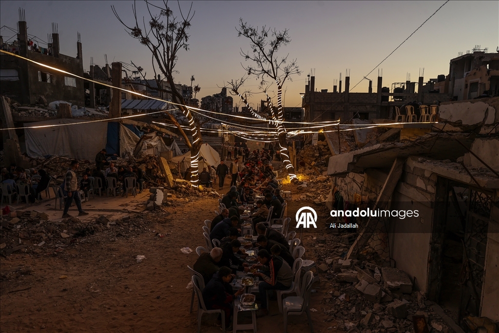 Gazze'de toplu iftar programı düzenlendi