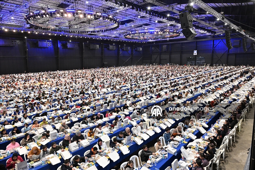 5700 صائم.. لبنان يقيم "أكبر مائدة إفطار رمضاني" بالعالم