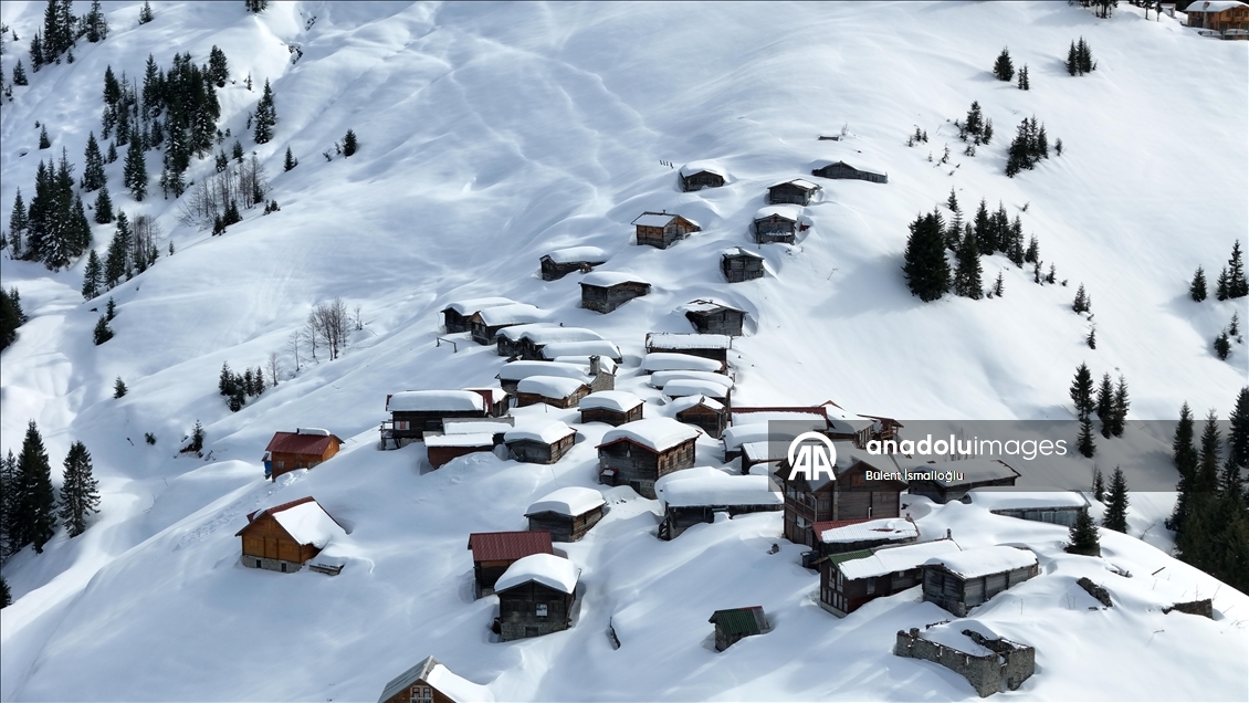 Rize'de Kaçkar Dağları ve yaylalardaki kar manzarası dronla görüntülendi