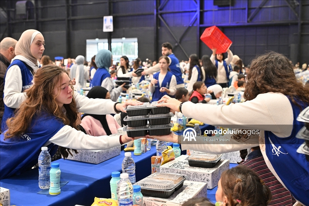 5700 صائم.. لبنان يقيم "أكبر مائدة إفطار رمضاني" بالعالم