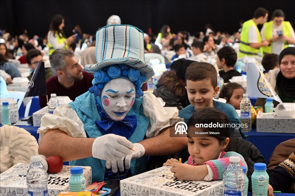 5700 صائم.. لبنان يقيم "أكبر مائدة إفطار رمضاني" بالعالم