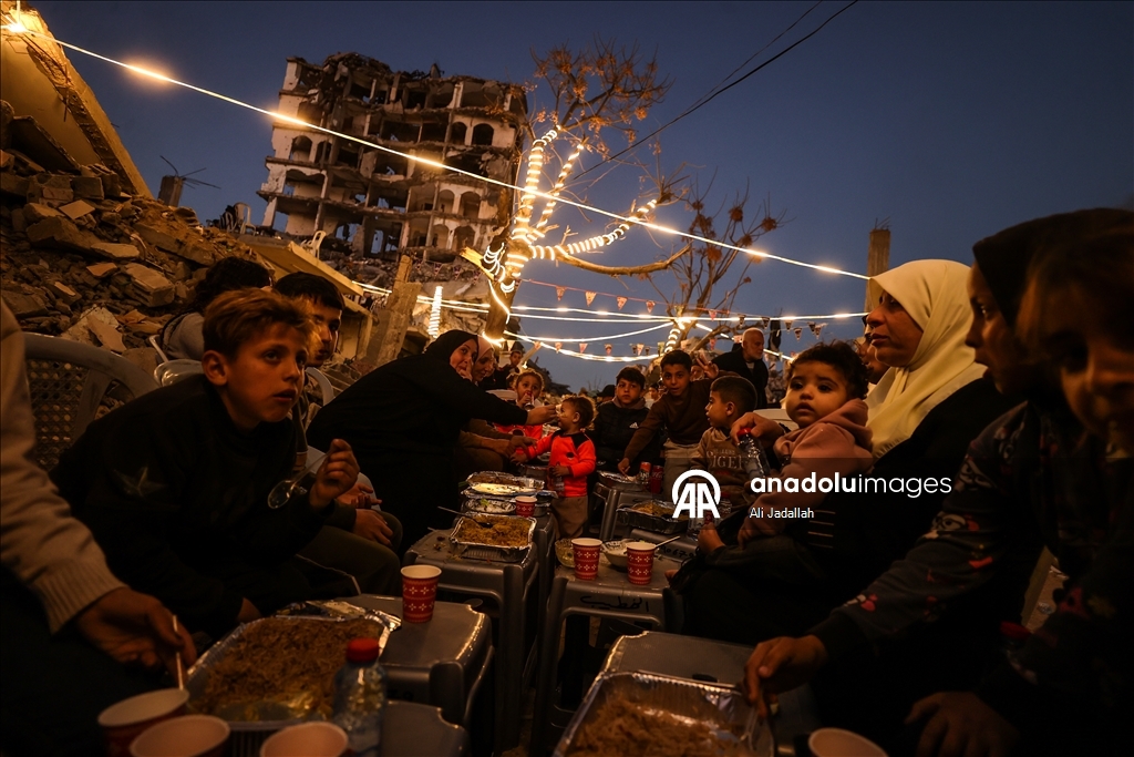 Gazze'de toplu iftar programı düzenlendi