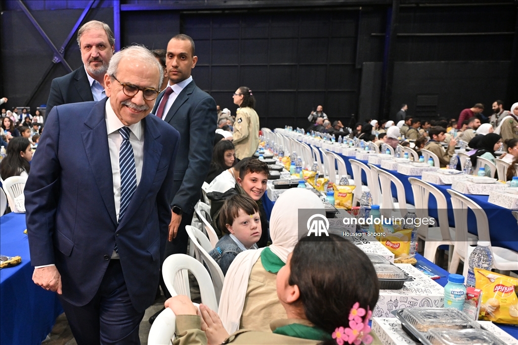 5700 صائم.. لبنان يقيم "أكبر مائدة إفطار رمضاني" بالعالم