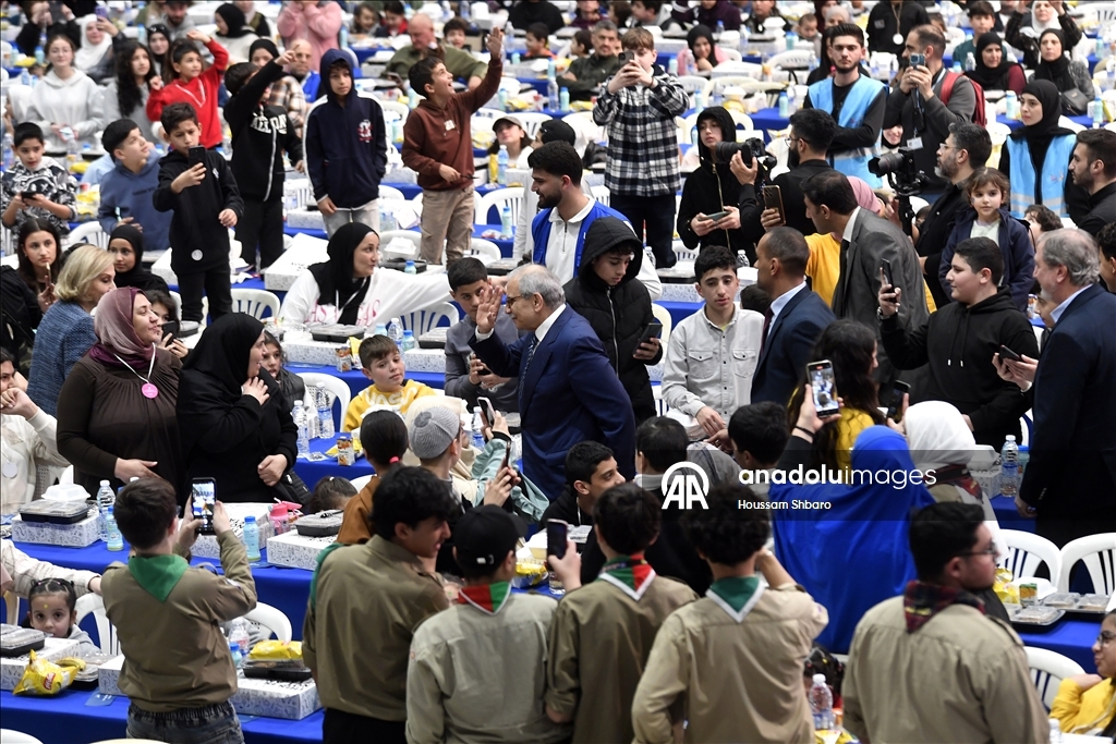 5700 صائم.. لبنان يقيم "أكبر مائدة إفطار رمضاني" بالعالم