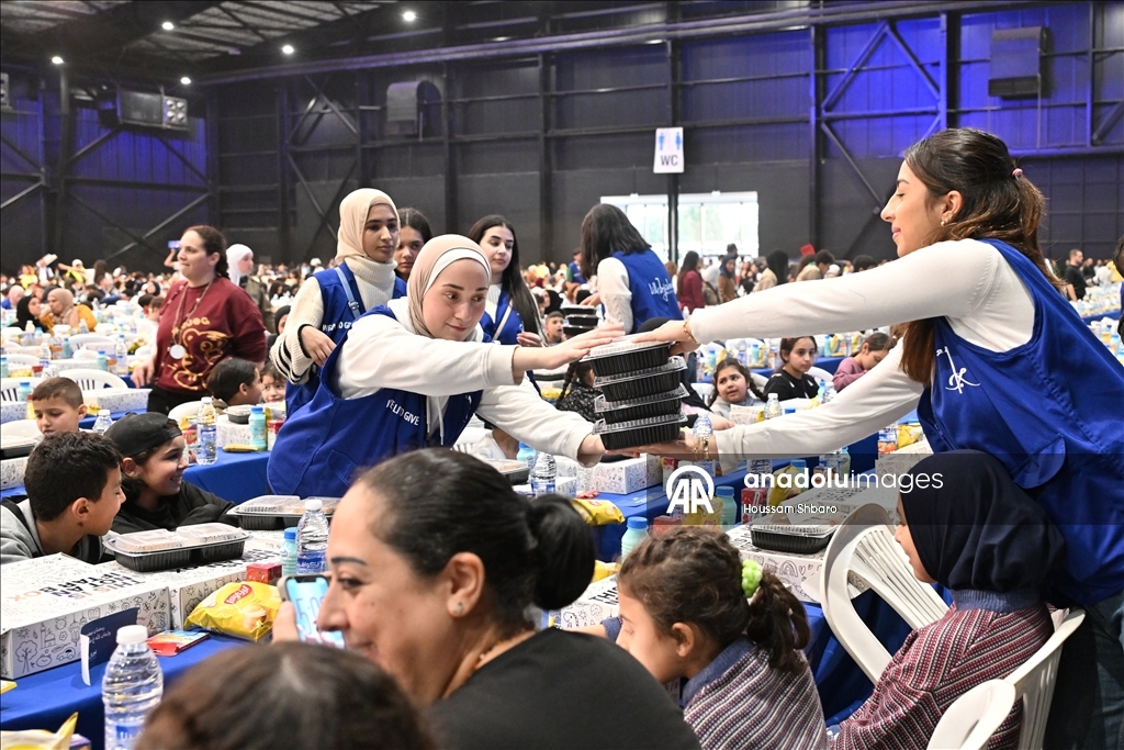 5700 صائم.. لبنان يقيم "أكبر مائدة إفطار رمضاني" بالعالم