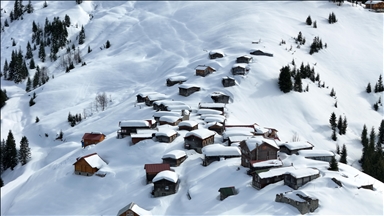 Rize'de Kaçkar Dağları ve yaylalardaki kar manzarası dronla görüntülendi