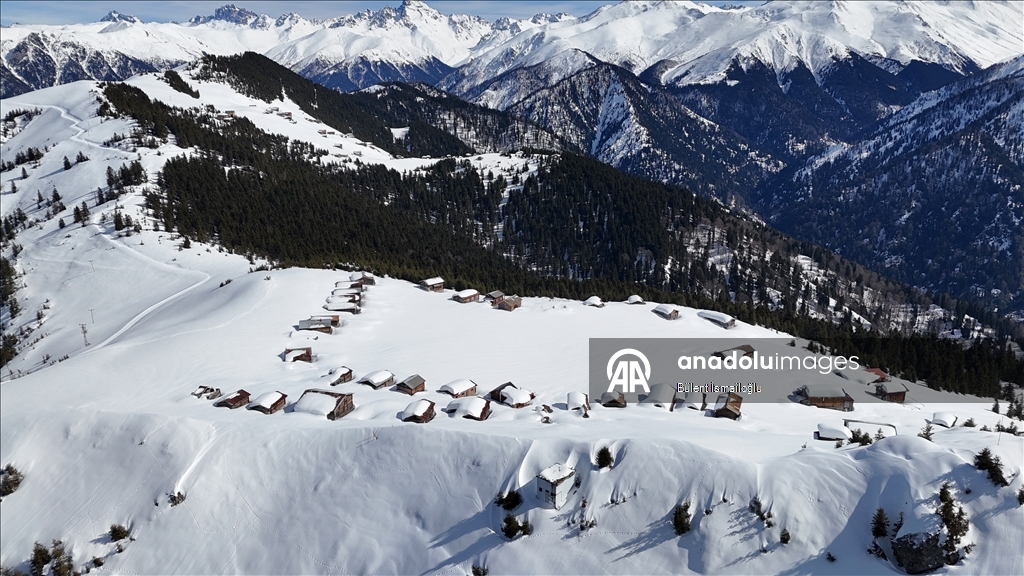 Снежные пейзажи гор Качкар и плато в турецком Ризе засняли с дрона