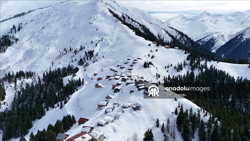 Снежные пейзажи гор Качкар и плато в турецком Ризе засняли с дрона