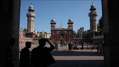 Babürlerin motifleriyle ünlü mabedi: Vezir Han Camisi