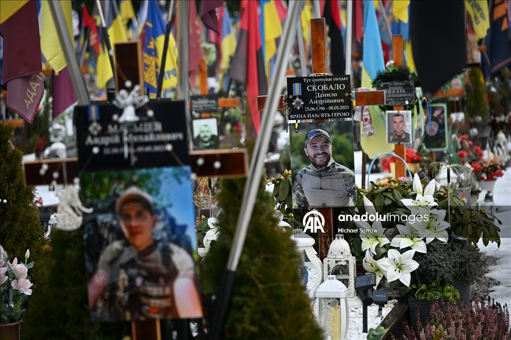 Savaşta hayatını kaybeden Ukraynalı askerler Lviv'de anıldı