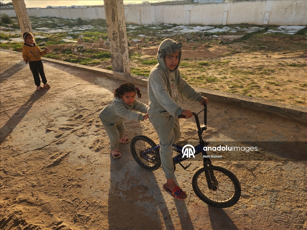 Yerinden edilmiş Gazzeli aile ramazanı buruk karşılıyor