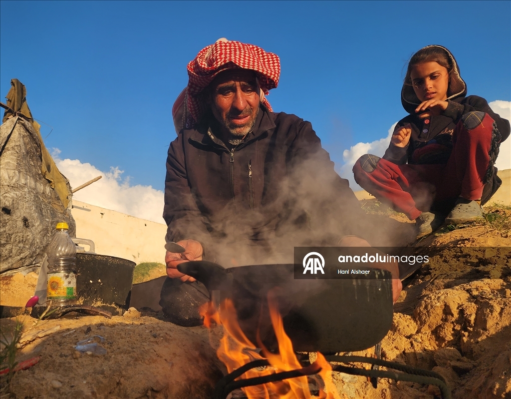 Yerinden edilmiş Gazzeli aile ramazanı buruk karşılıyor