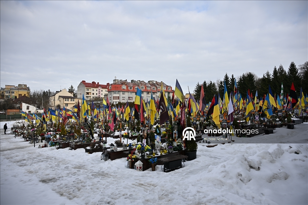 Savaşta hayatını kaybeden Ukraynalı askerler Lviv'de anıldı