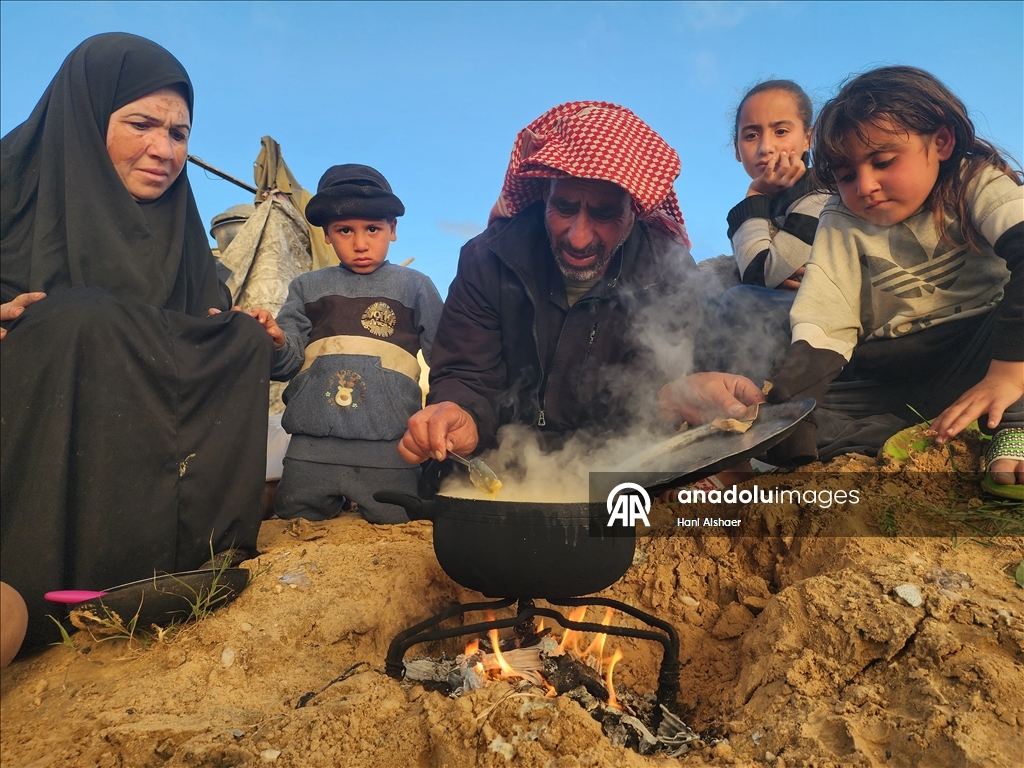 Yerinden edilmiş Gazzeli aile ramazanı buruk karşılıyor