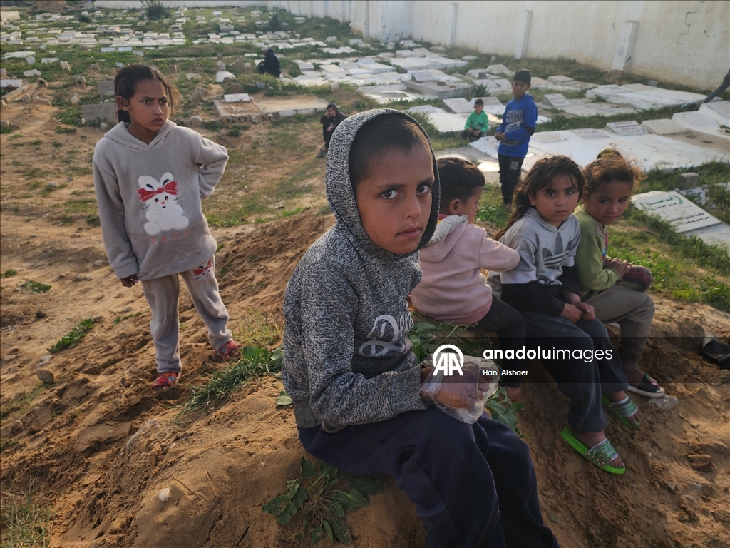 Yerinden edilmiş Gazzeli aile ramazanı buruk karşılıyor