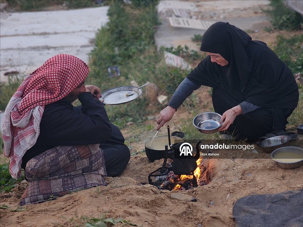 Yerinden edilmiş Gazzeli aile ramazanı buruk karşılıyor