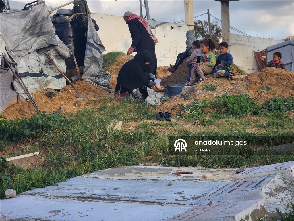 Yerinden edilmiş Gazzeli aile ramazanı buruk karşılıyor