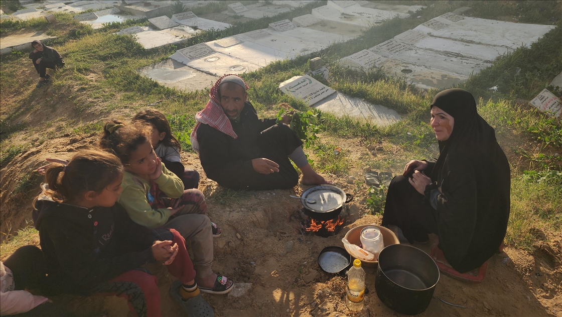 Yerinden edilmiş Gazzeli aile ramazanı buruk karşılıyor