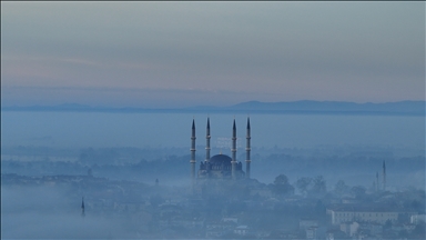 أدرنة التركية.. الضباب يحتضن مسجد "السليمية" التاريخي