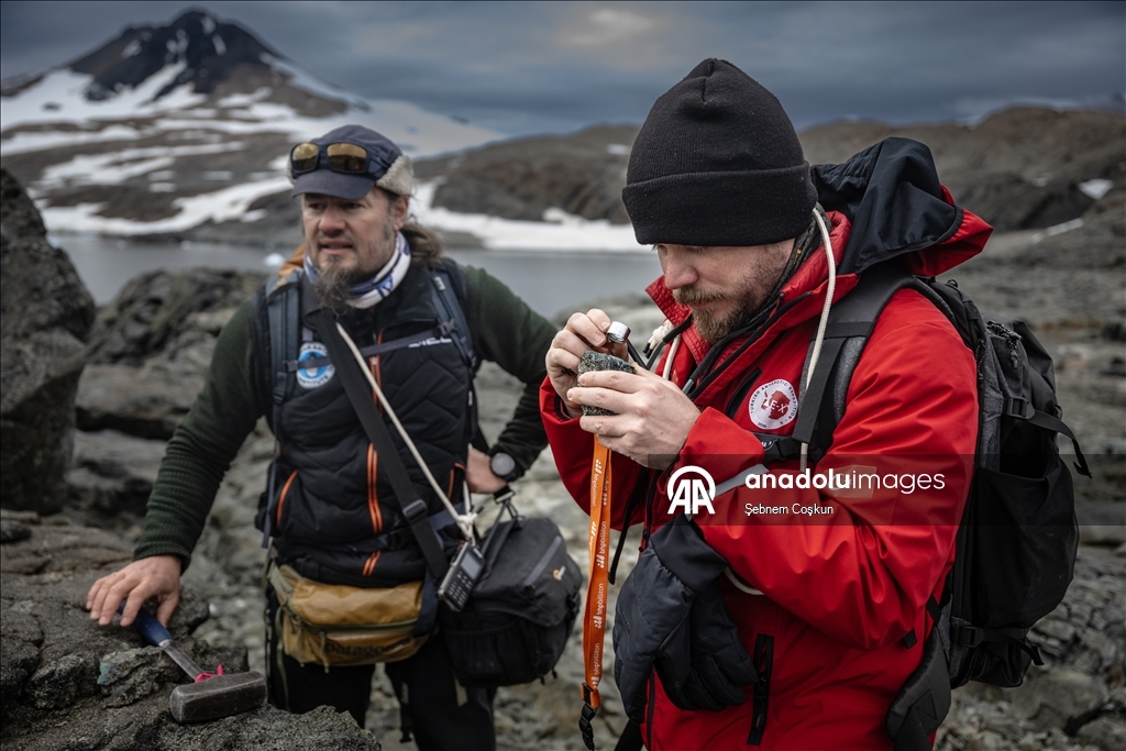 Турецкие и болгарские геологи исследуют многомиллионную геологическую историю Антарктики