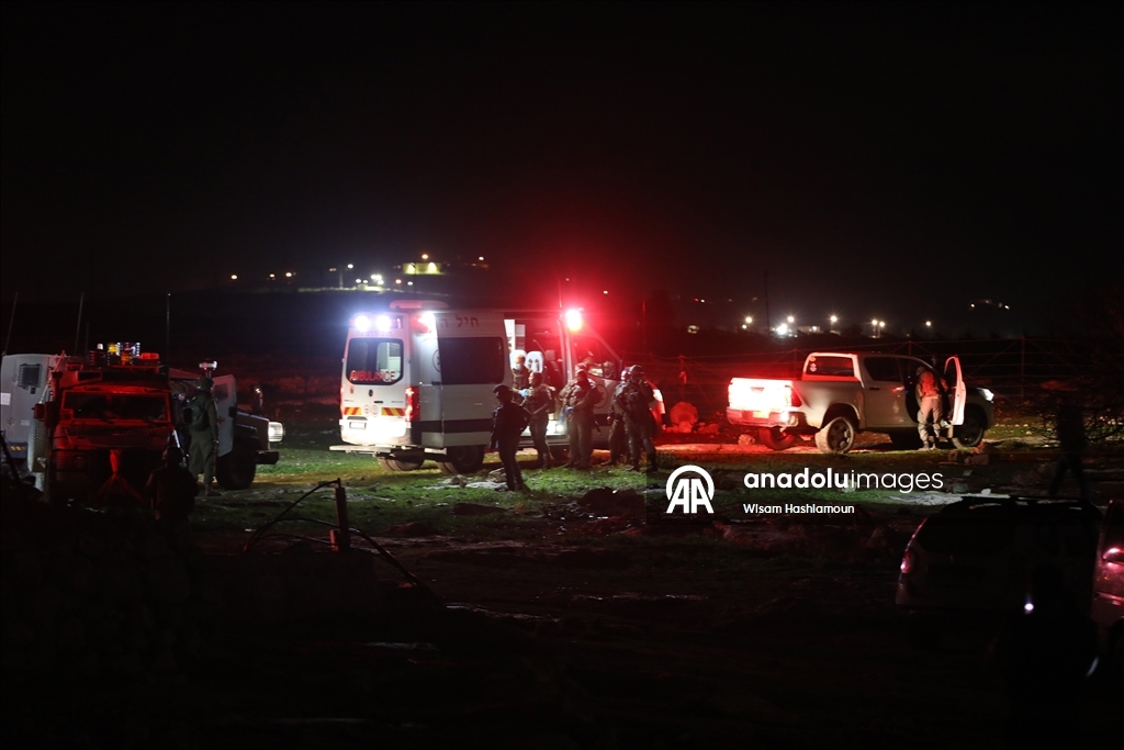 Filistin topraklarını gasbeden İsrailliler, Batı Şeria’nın güneyinde Filistinlilere ait ev ve araçları yaktı