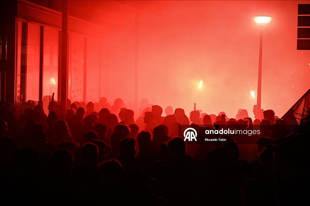 Hollanda'da planlanan göçmen sığınma merkezi protesto edildi