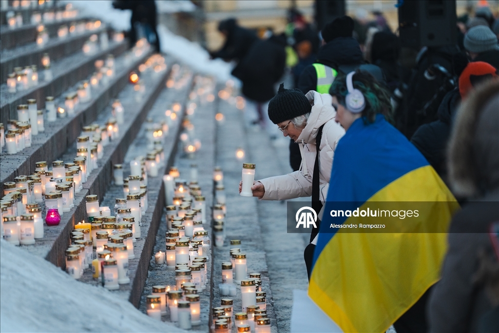 هلسنكي.. المئات يشاركون في تظاهرة تضامنية لإحياء الذكرى الرابعة للحرب الروسية الأوكرانية