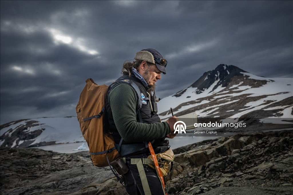 Турецкие и болгарские геологи исследуют многомиллионную геологическую историю Антарктики