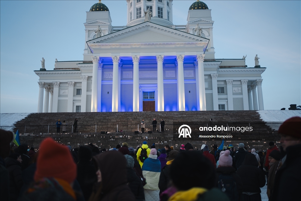 هلسنكي.. المئات يشاركون في تظاهرة تضامنية لإحياء الذكرى الرابعة للحرب الروسية الأوكرانية