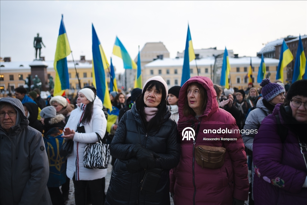 هلسنكي.. المئات يشاركون في تظاهرة تضامنية لإحياء الذكرى الرابعة للحرب الروسية الأوكرانية