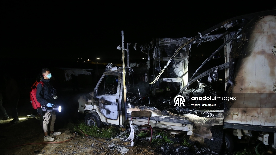 Filistin topraklarını gasbeden İsrailliler, Batı Şeria’nın güneyinde Filistinlilere ait ev ve araçları yaktı