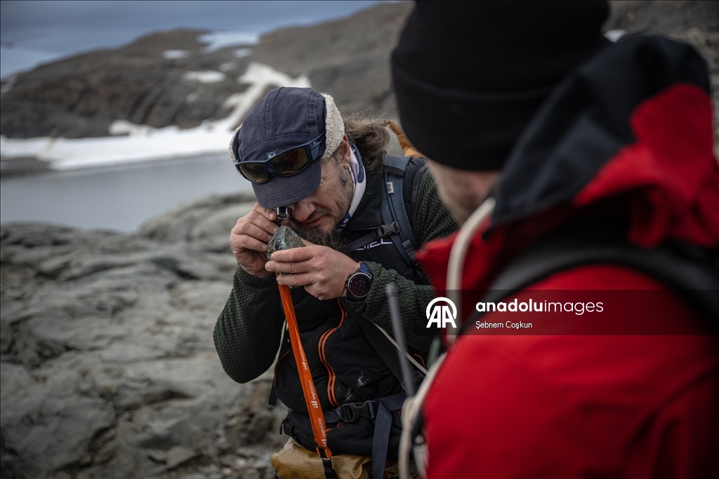 Турецкие и болгарские геологи исследуют многомиллионную геологическую историю Антарктики